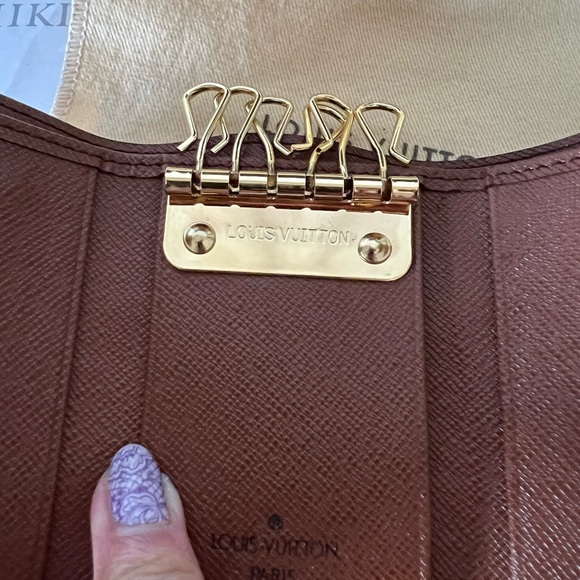 Louis Vuitton Monogram Key Holder with Gold Hardware - Unused Condition - Picture 4 of 15